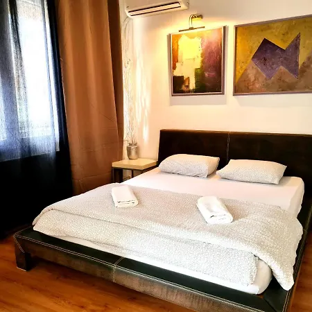 Lägenhet Mika Square